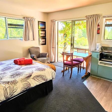 Waterwheel Cottage Upper Moutere Bagian luar foto