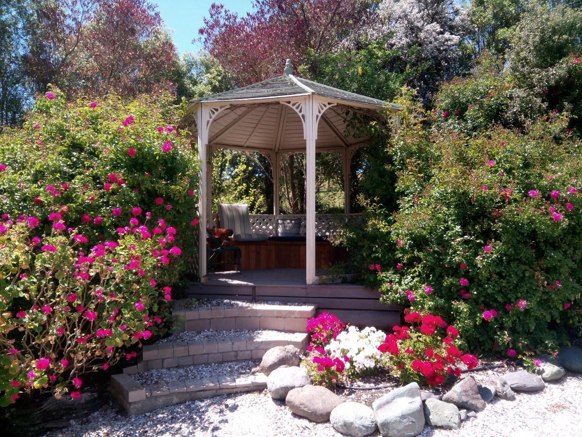 Waterwheel Cottage Upper Moutere Bagian luar foto